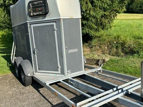 Böckmann Rimorchi: 2er Böckmann Pferdeanhänger mit Kutschenvorbau – Usato da Muhen venduto da Bschaf