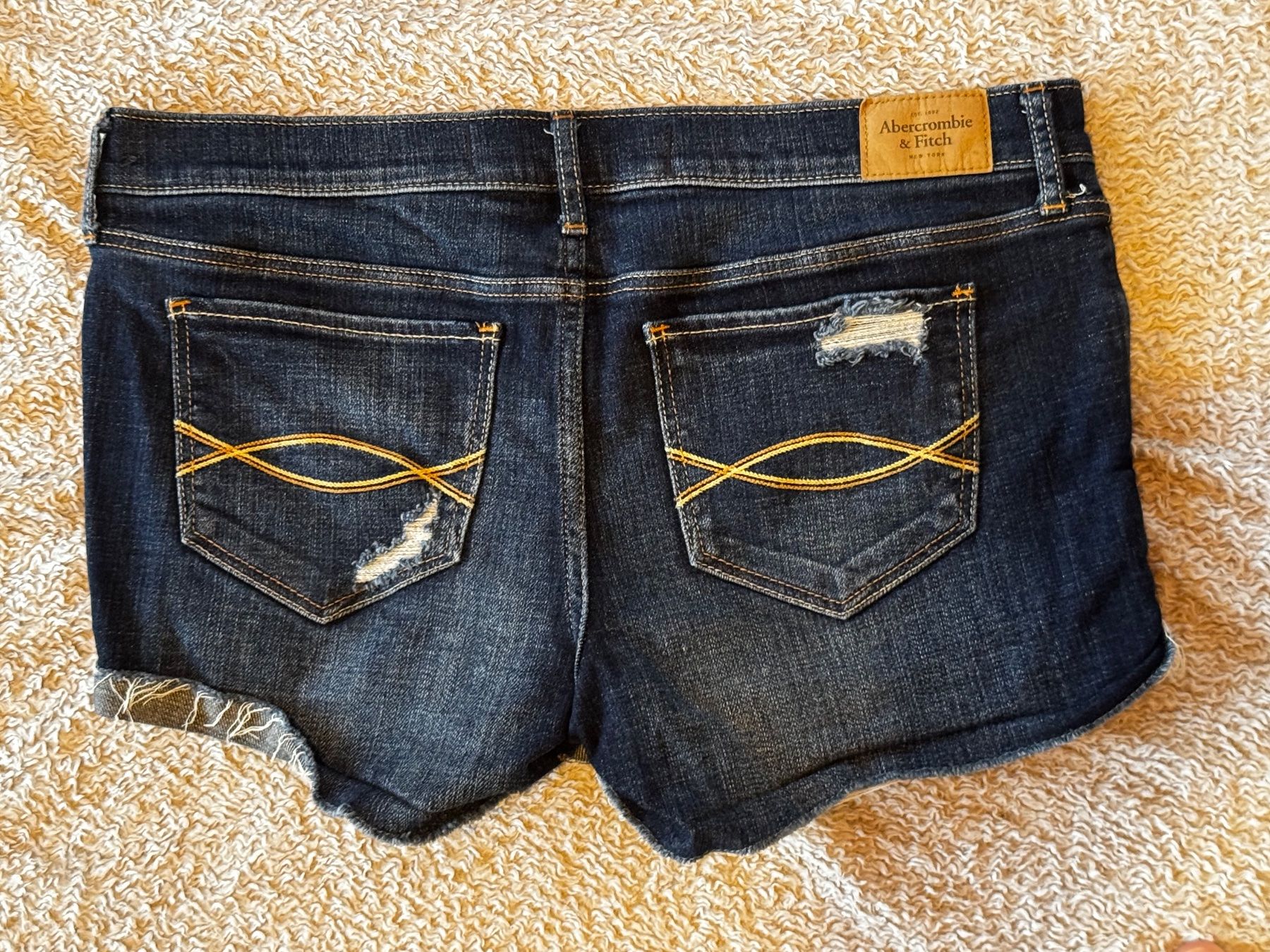 Abercrombie Jeans: Short Abercrombie & Fitch gr. 29 – Usato da Ovronnaz venduto da Etagne68 1