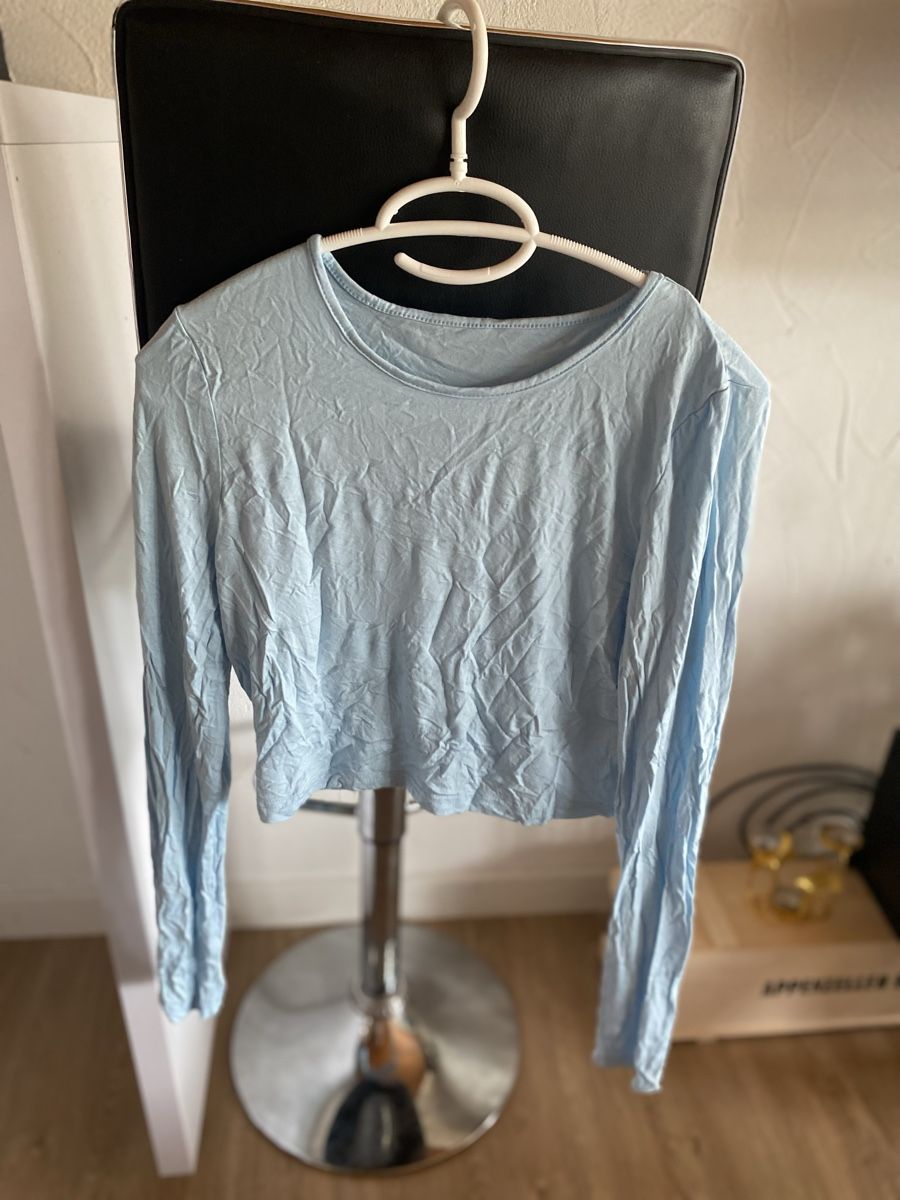 Pulls & Sweat-shirts: Langarmshirt hellblau Grösse S neuwertig – Neuf avec emballage d'origine à Steckborn par Amandabraun96