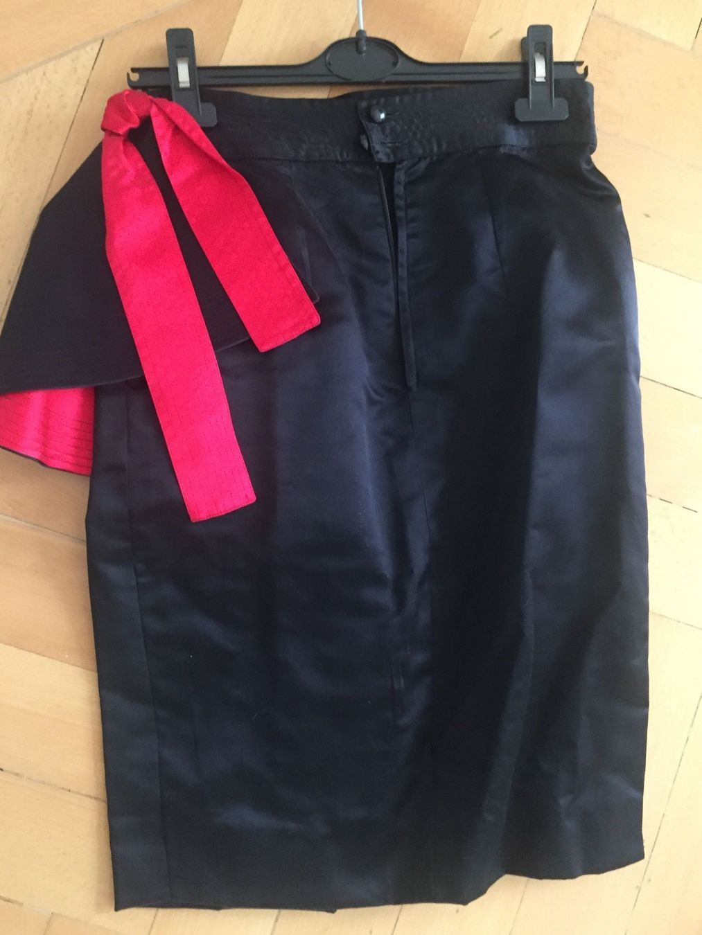 Gonne: Jupe soie Gianfranco Ferré vintage – Usato da Küssnacht am Rigi venduto da CALIFRASQUI
