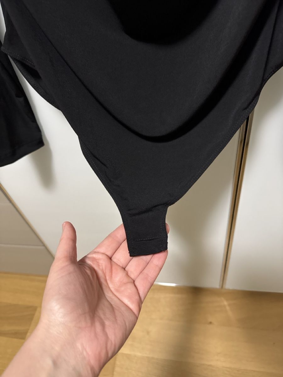 C&A Top: Schwarzer Body mit Wasserfallausschnitt, Grösse L, neu! – Nuovo (secondo la descrizione) da Sursee venduto da Alyel 1