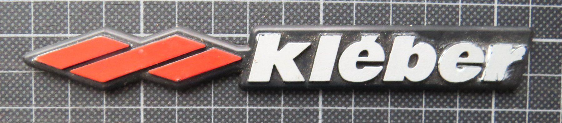 Tutti pezzi di ricambio auto: Kleber Pneu Schriftzug – Usato da Ettingen venduto da campione_1