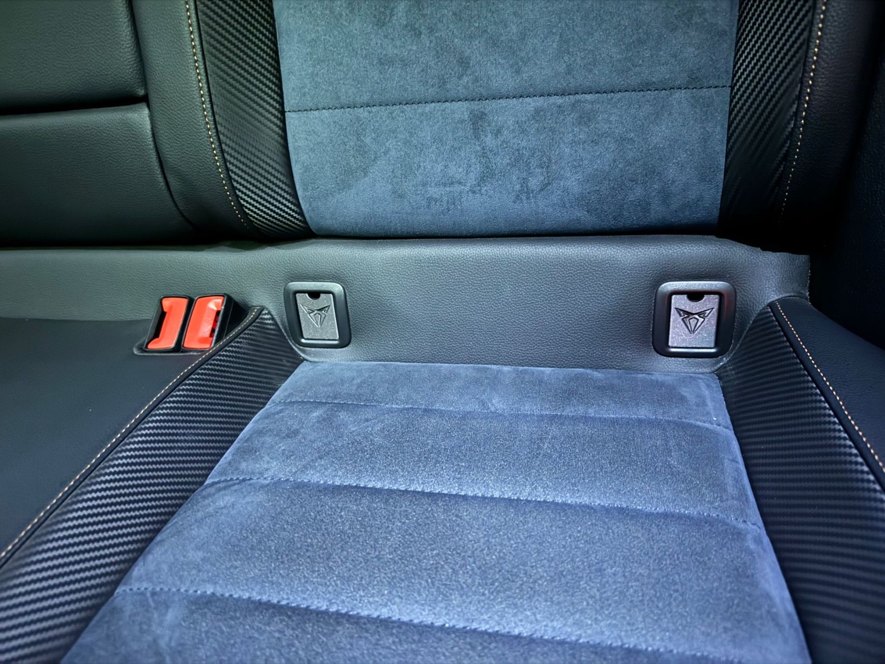 Cupra Alle Ersatzteile: Isofix Abdeckung Cupra Ateca - 4er Set – Neu und originalverpackt aus Lausen von  3
