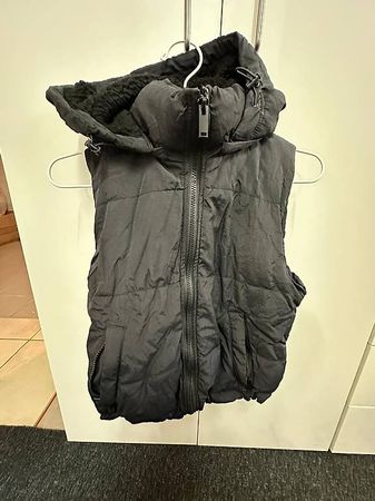 Gefüttertes Gilet mit abnehmbarer Kaputze in Gr. S
