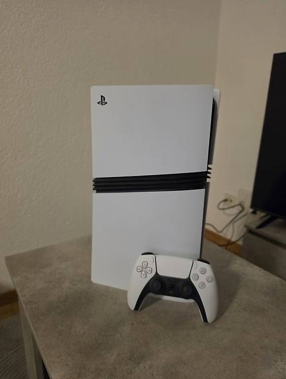 Konsolen: PlayStation 5 Pro  – Gebraucht aus Spreitenbach von mahdidarwiche2