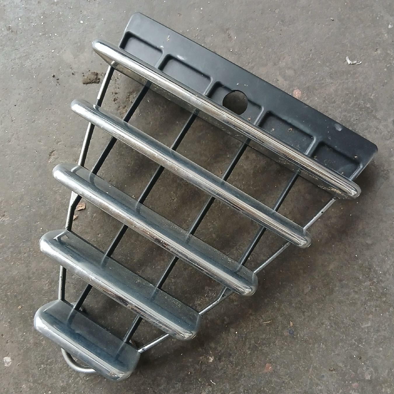 Alfa Romeo Tutti pezzi di ricambio auto: Calandre Alfa Romeo 147 2000-2010  – Usato da la heutte venduto da Auto-stock