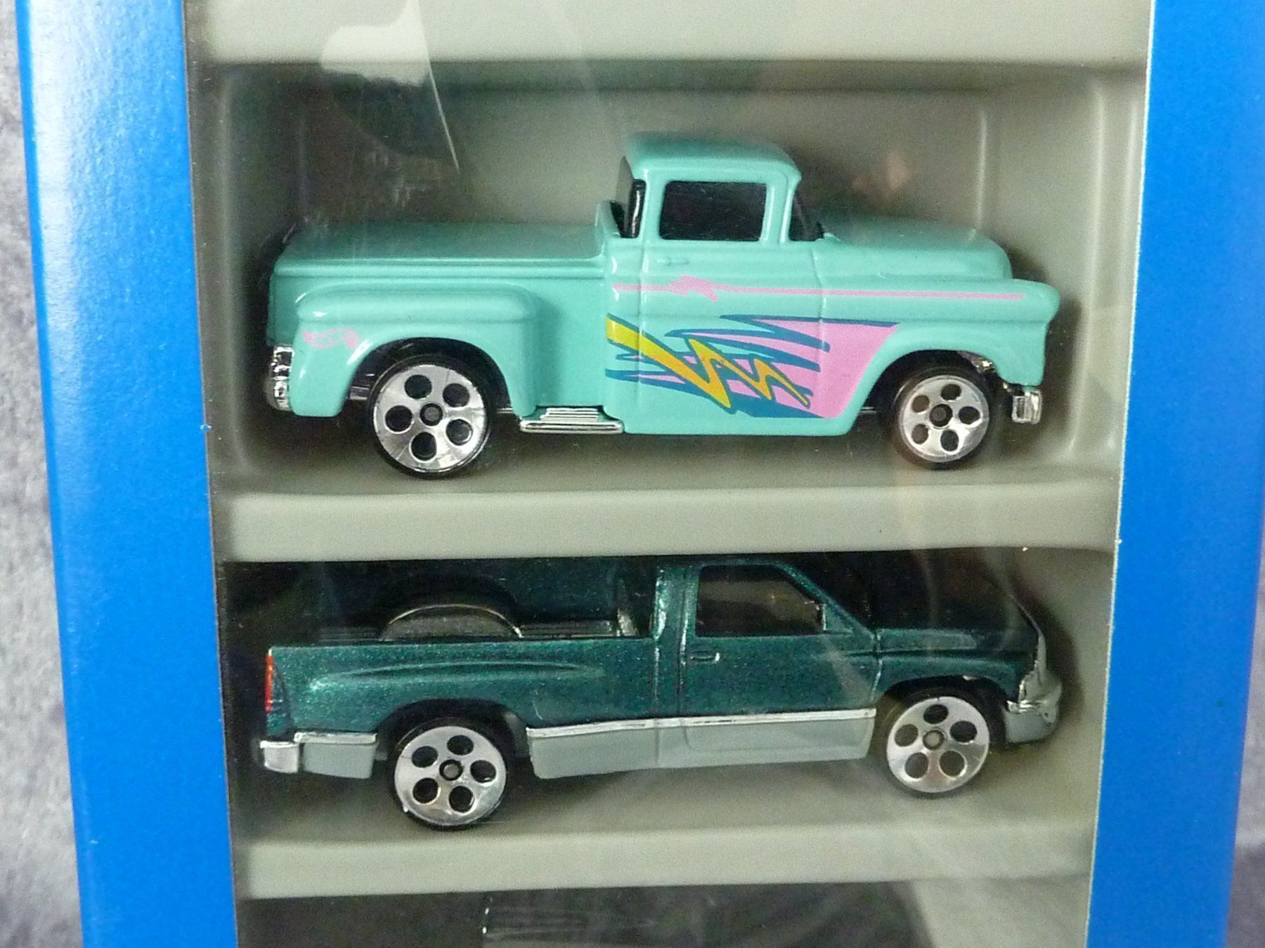 Hot Wheels Modellini d'auto: 5 Car Gift Pack: Just Trucks 1:64 – Nuovo e nell'imballaggio originale da Dürrenäsch venduto da modellautos4you 2