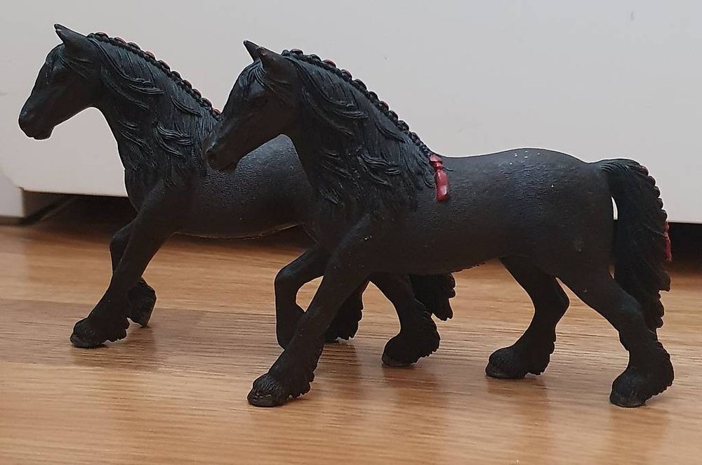 Schleich Spielzeuge: 4 Schleich Pferde – Gebraucht aus Wolfhausen von lho_lg9y 2
