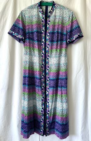 Bunt gemustertes kurzärmeliges Sommerkleid, Kio,  lila/grün