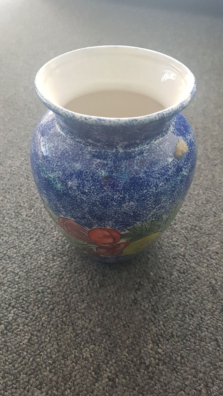 Vasen & Gefässe: Dekorative Vase Höhe 18cm – Gebraucht aus Schöfflisdorf von CrRG21
