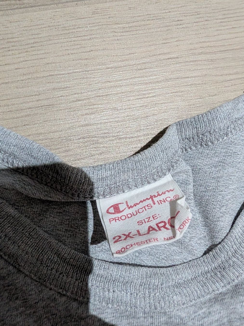 Champion T-shirts: T-shirt Champion Grey – D'occasion à Epalinges par nsh_t58w 1