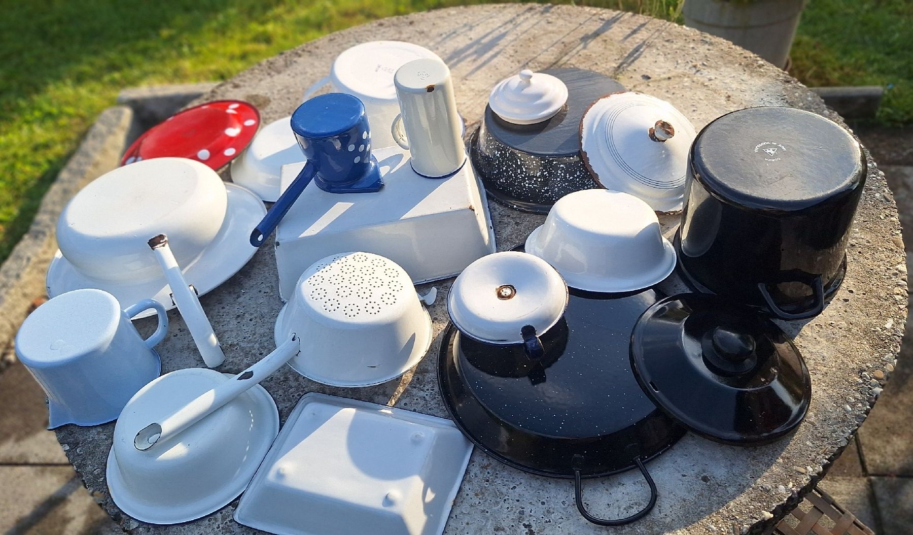 Set di piatti: Antike Emaille-Geschirr-Sammlung🥰 – Usato da Emmenbrücke venduto da abu_9mj8 7