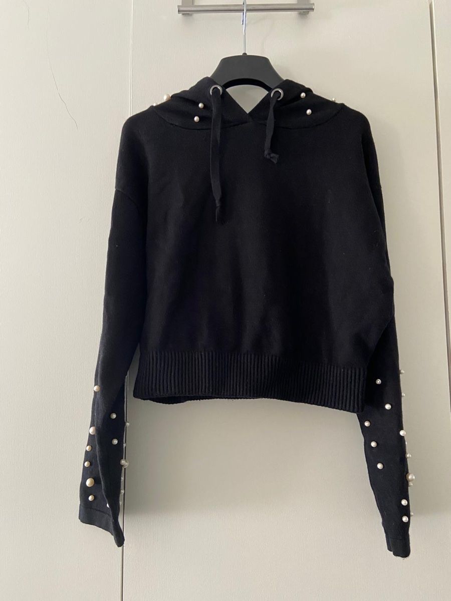 Pullover & Sweatshirts: Pullover schwarz mit Kapuze – Gebraucht aus Thalwil von Leo33x