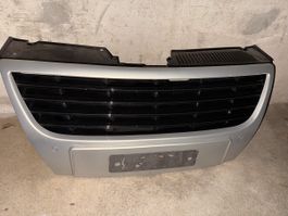 VW Passat B6 Kühlergrill ohne VW Emblem PDC