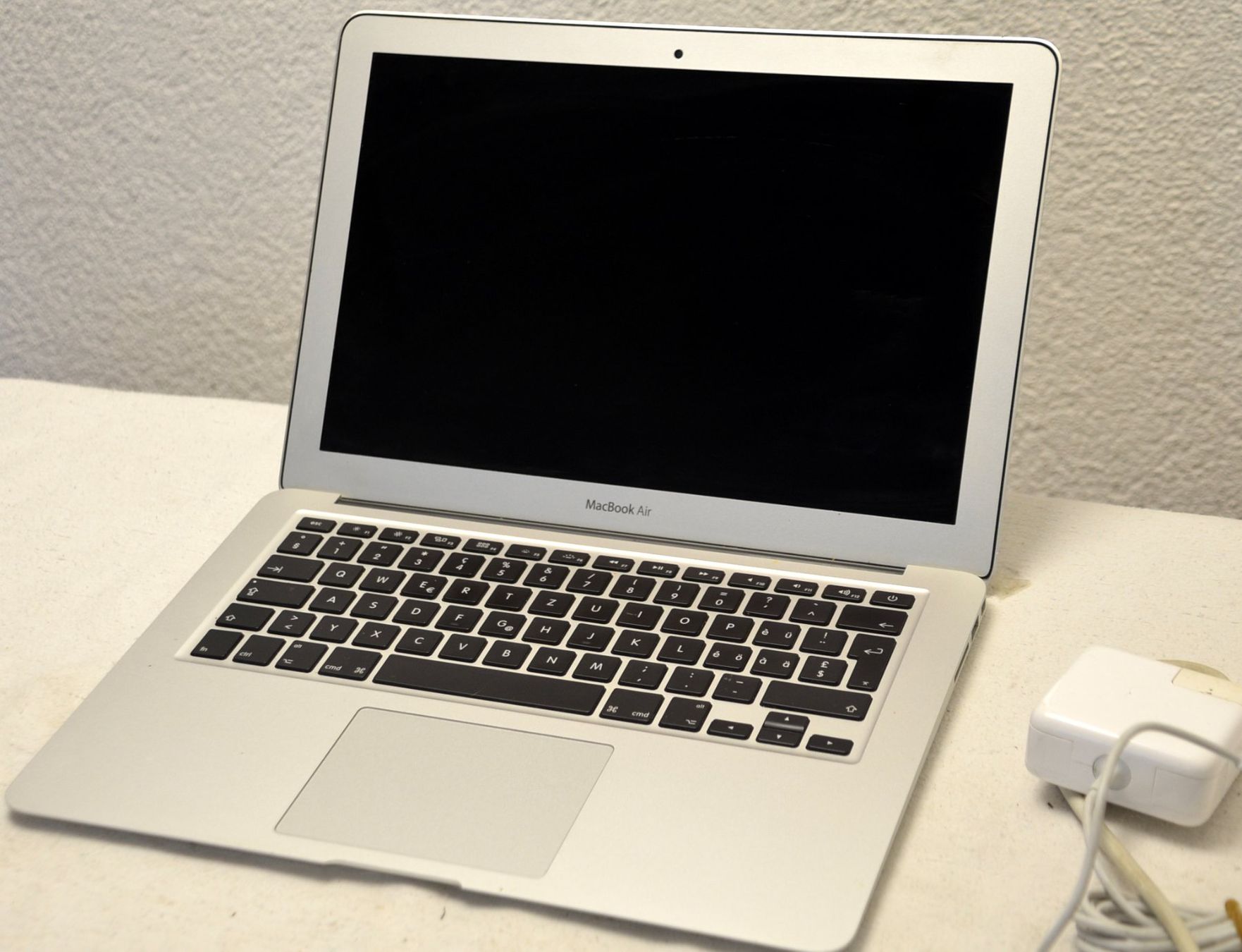 Apple Notebook: Apple Macbook Air A1466 i5  13" – Difettoso da Collonges venduto da arashee 2