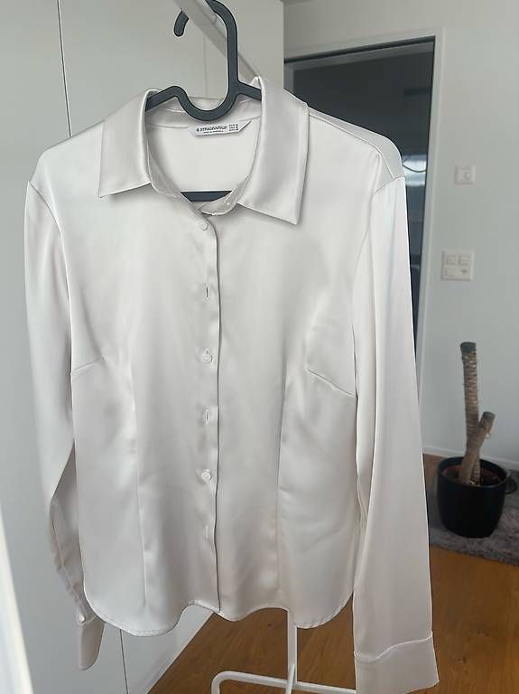 Chemisiers: Seidenbluse NEU – Neuf avec emballage d'origine à Erlinsbach SO par mel_9nj8