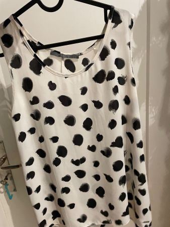 Schickes festliches top, schwarz weiss gepunktet Gr. L Guess