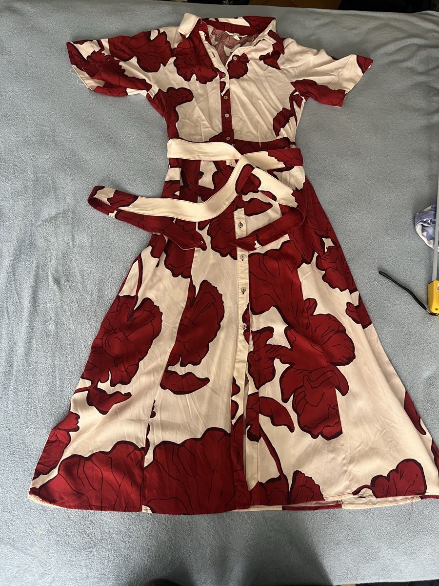 H&M Kleider: Kleid Blumenmuster rot/weiss – Neu (gemäss Beschreibung) aus Olten von sae_82z2