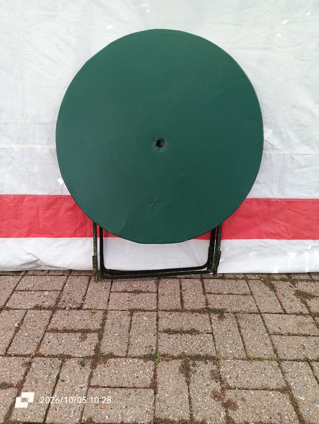 Tavoli: Table ronde pliable en métal  – Usato da Veyrier venduto da MJ69BROC 2
