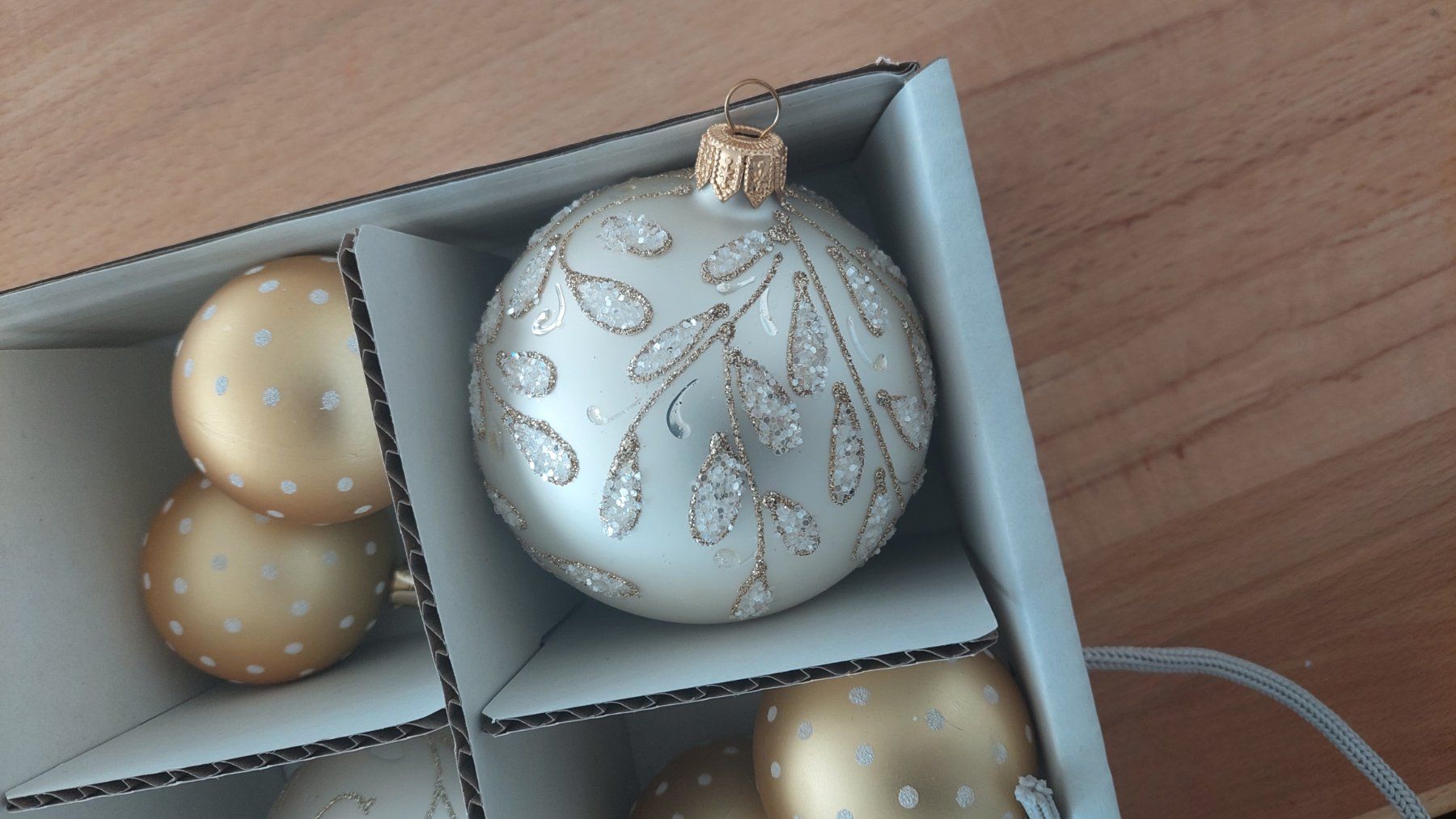 Tutte le decorazioni: Weihnachtsbaumkugeln gold und creme – Usato da Kaltbrunn venduto da AB92 1
