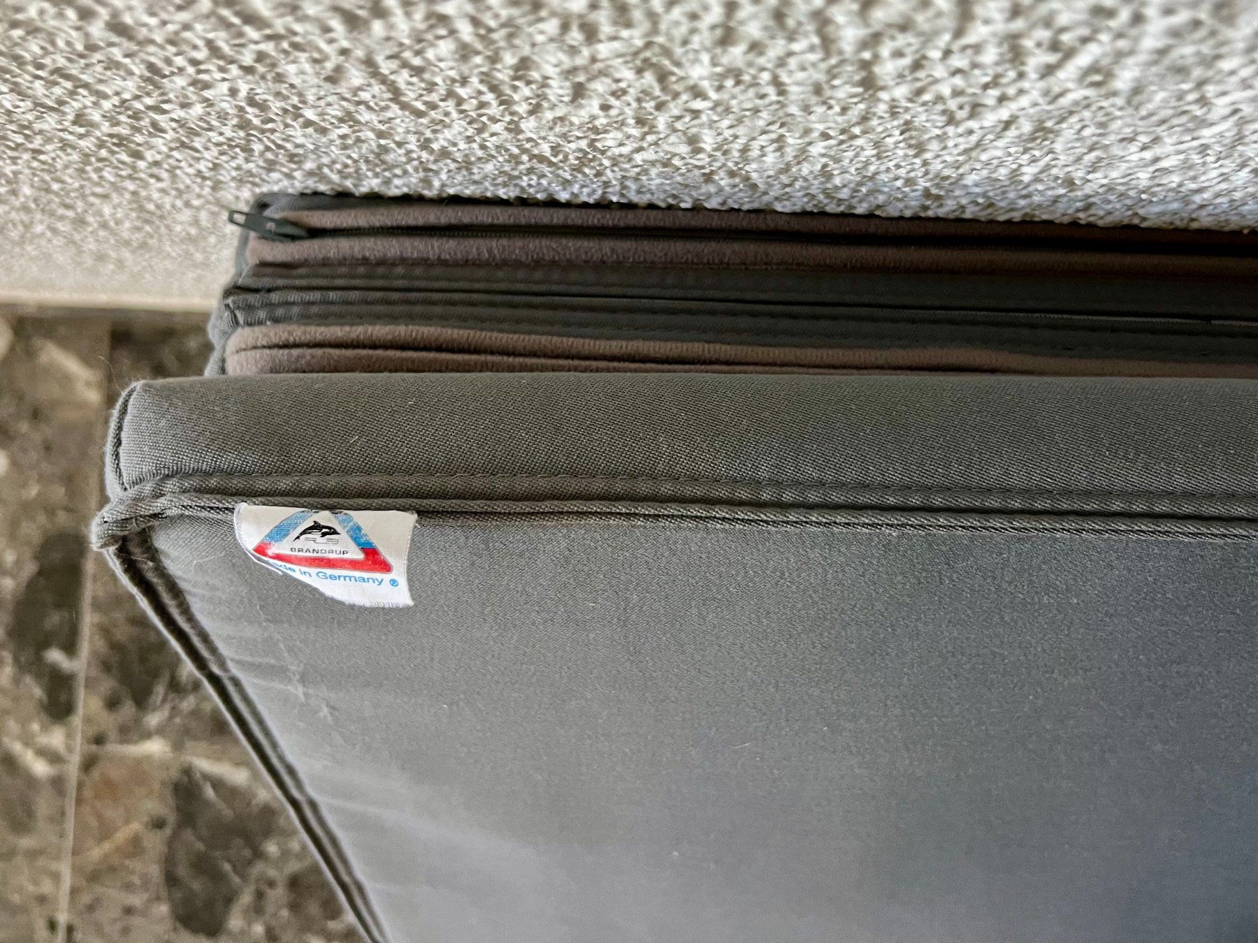 Volkswagen Altri accessori per camping: Matelas pliable Brandrup couchette du bas VW T5 – Usato da Chesières venduto da Enkistyle 1