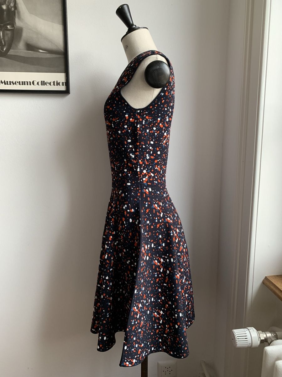 Akris Vestiti: AKRIS: Herrlich gemustertes blaues Kleid, 36 – Nuovo (secondo la descrizione) da Luzern venduto da designluzern 2