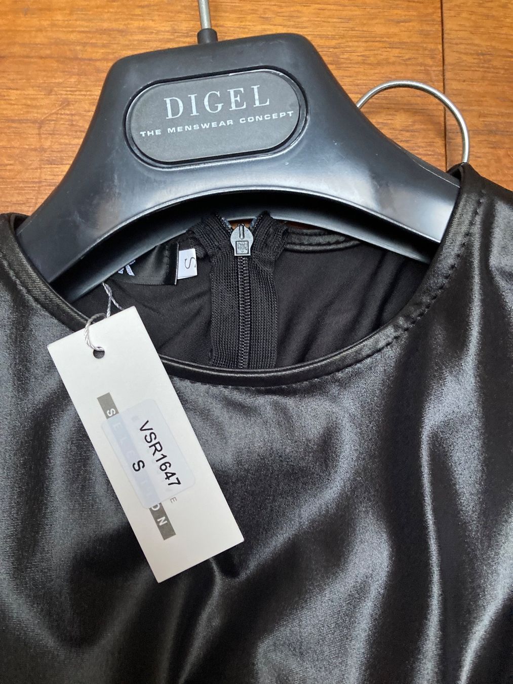 Kleider: Minikleid schwarz glänzend Gr.S neu – Neu (gemäss Beschreibung) aus Dulliken von gab_jdr2 4