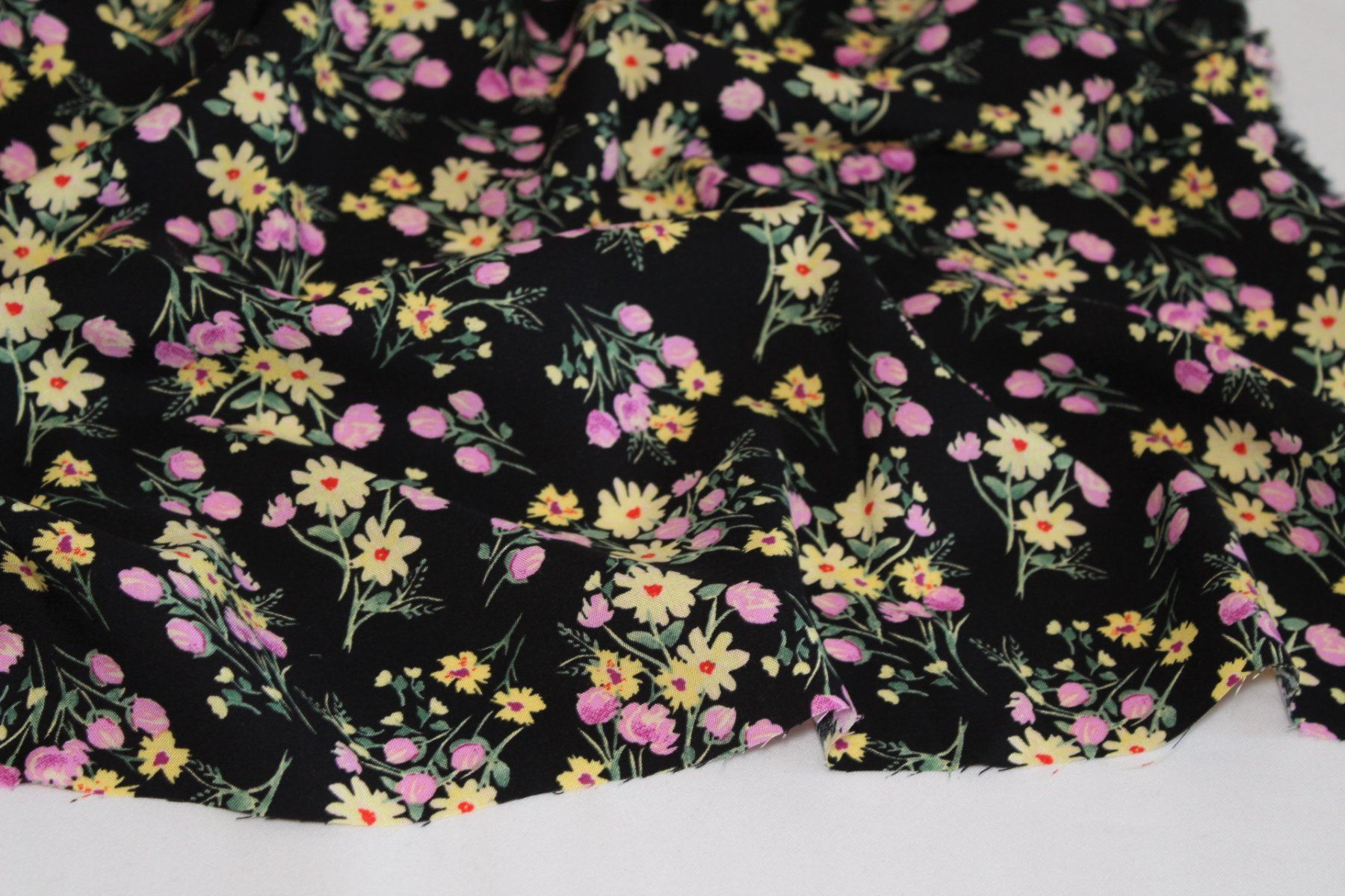 Tessuti: Stoff Kleiderstoff Viscose schwarz/Blumen – Nuovo (secondo la descrizione) da Obfelden venduto da solomon111 1