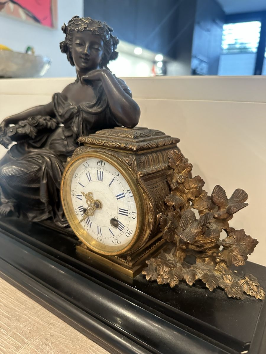 Orologi da terra & Orologi da parete: Majestueuse pendule en bronze flanquée de deux angelots – Usato da Bellevue venduto da bordeaux075cl 5