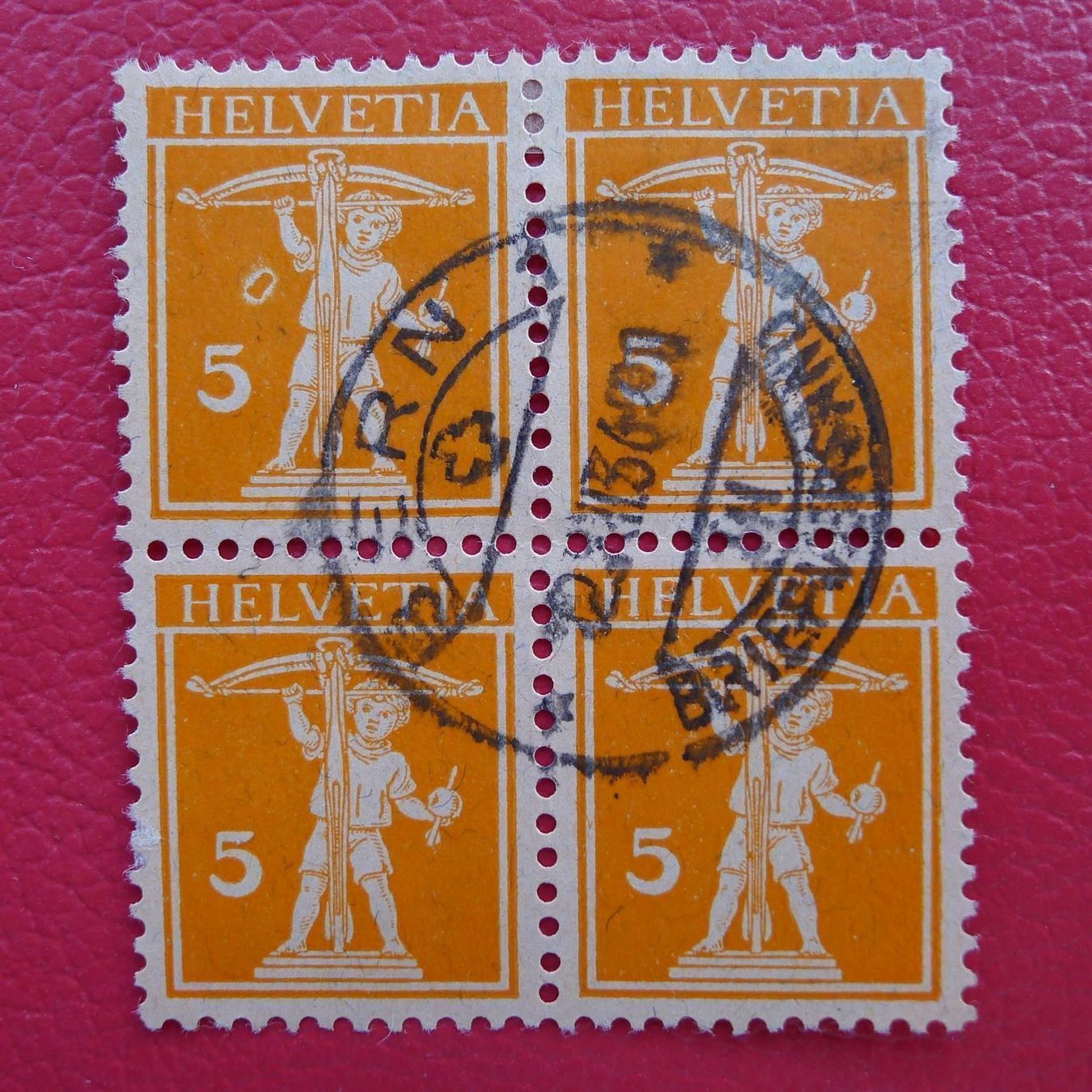 Alle Briefmarken: 1921, 5c rotorange Nr.152 Viererblock mit GROSSEM PUTZER ! – Gebraucht aus Sursee von Luzernerraute