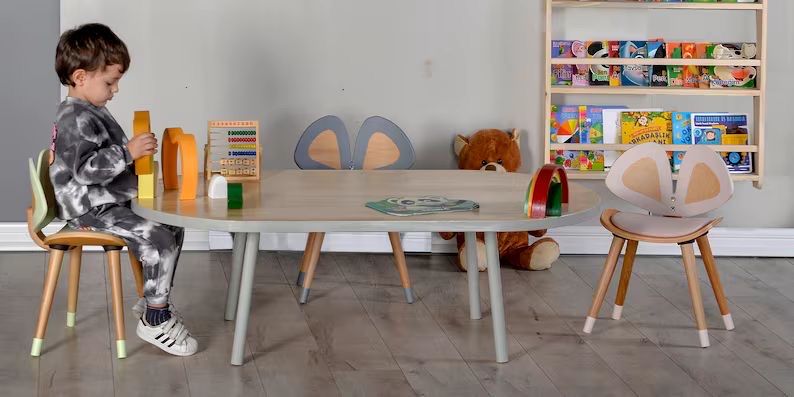 Set di tavolo e panche: Montessori Kindertisch mit 4 Stühlen – Nuovo e nell'imballaggio originale da Neuheim venduto da Sandokan39 1