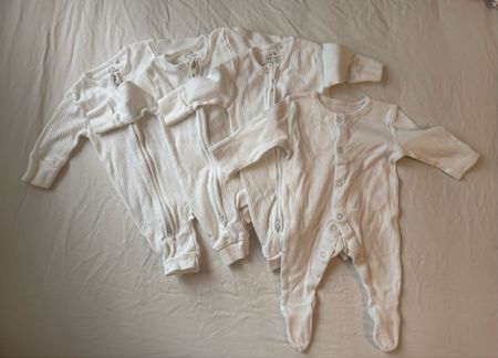 Baby Schlafanzüge / Strampler