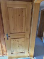 Holztüre mit Vintage Klinke