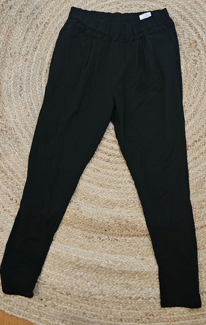 Hosen: Schwarze Stoffhose mit Gummizug, 40 – Gebraucht aus Uster von rognadahlerov