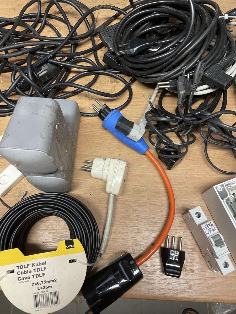 Spine: Elektrosachen, Kabel , Stecker etc – Usato da Felben-Wellhausen venduto da pisa08 3