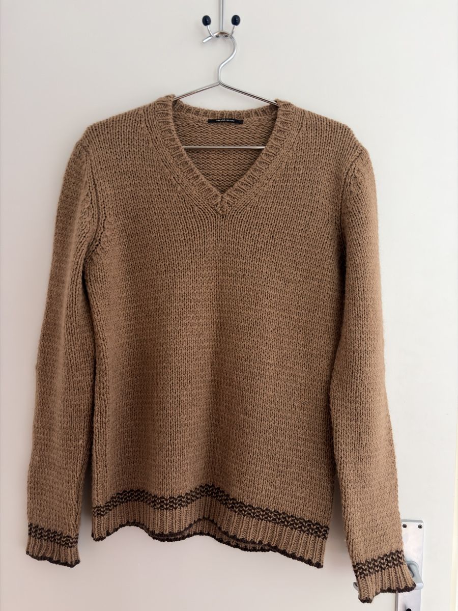 Pulls & Sweat-shirts: Prada SS15 camel v-neck 48 – D'occasion à Zürich par ojr_x59l