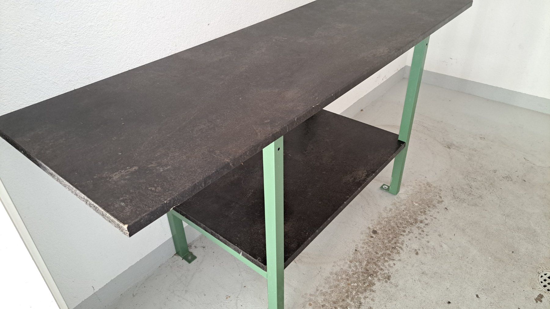 Banchi da lavoro: Table de travail / établi – Usato da Neuchâtel venduto da Forestmanz