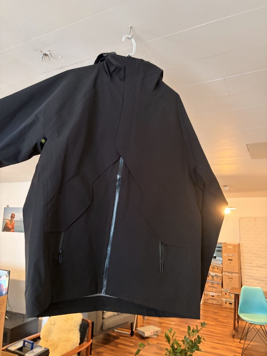 Arcteryx Giacche: Arcterix hardshelljacke XL wie neu – Nuovo (secondo la descrizione) da Zürich venduto da anrech