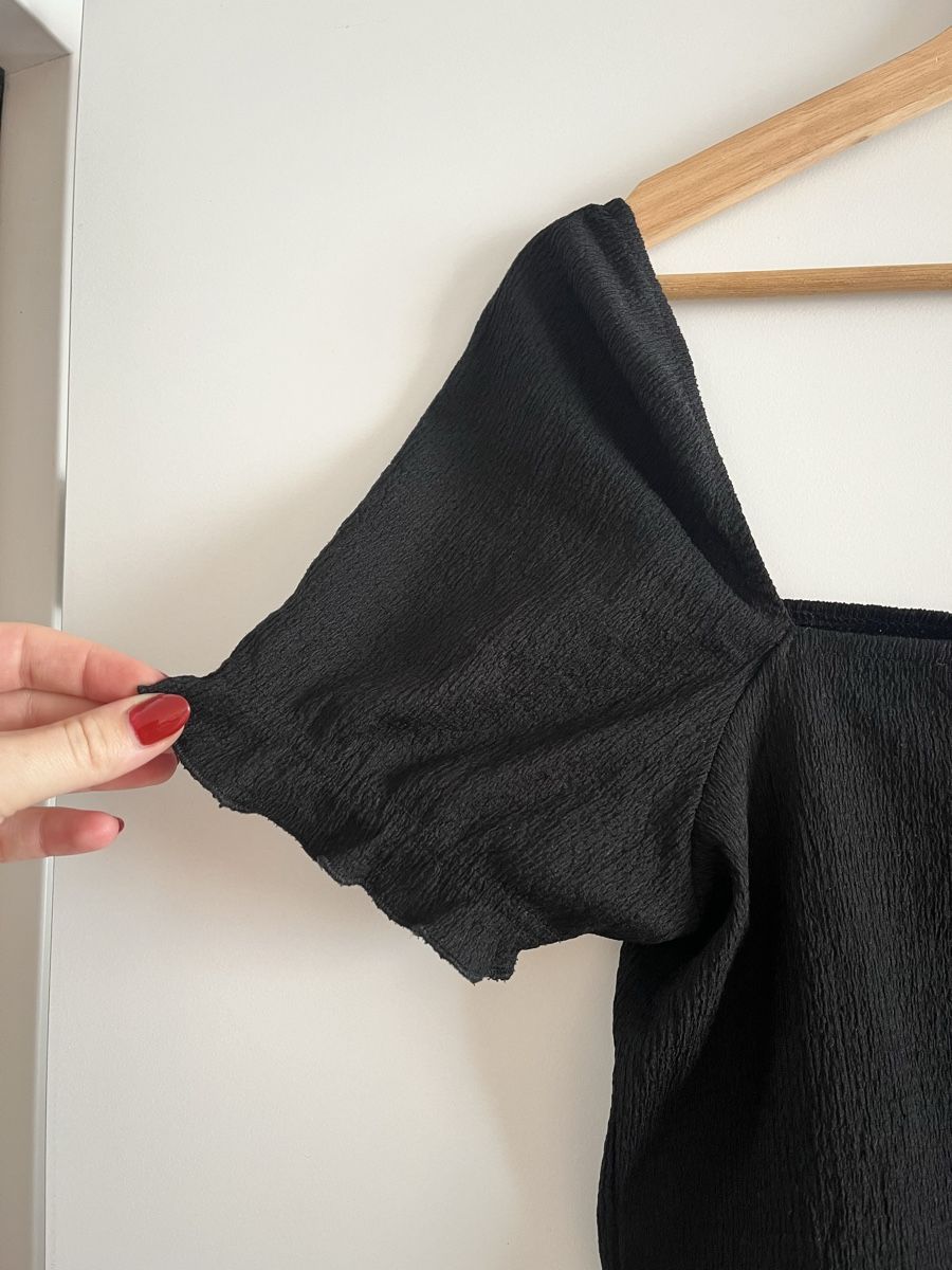 H&M T-shirt: Schwarzes Oberteil mit Carree-Ausschnitt & Puffärmeln – Usato da Zürich venduto da Lelillemore 1