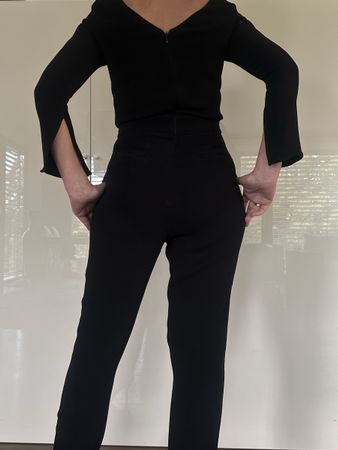 Combinaison femme noire manches fendues bon état