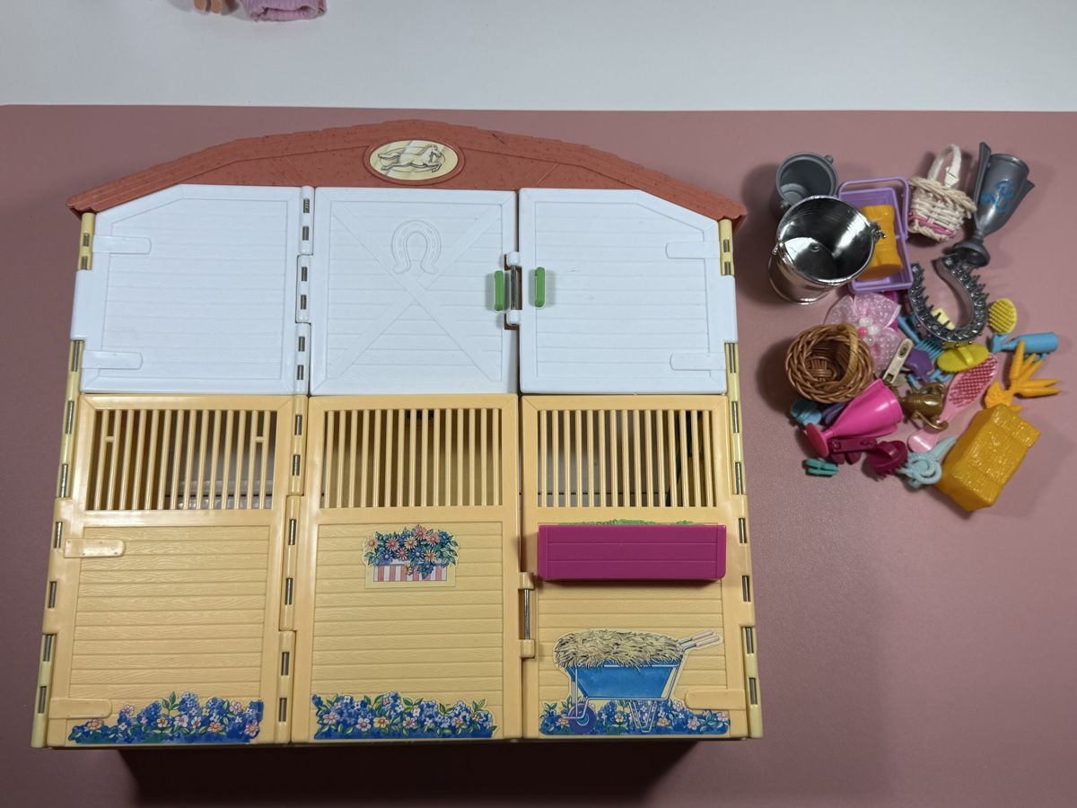 Bambole: BARBIE Doll Horse Stable 2000 - Rare – Usato da Bedano venduto da VBimby