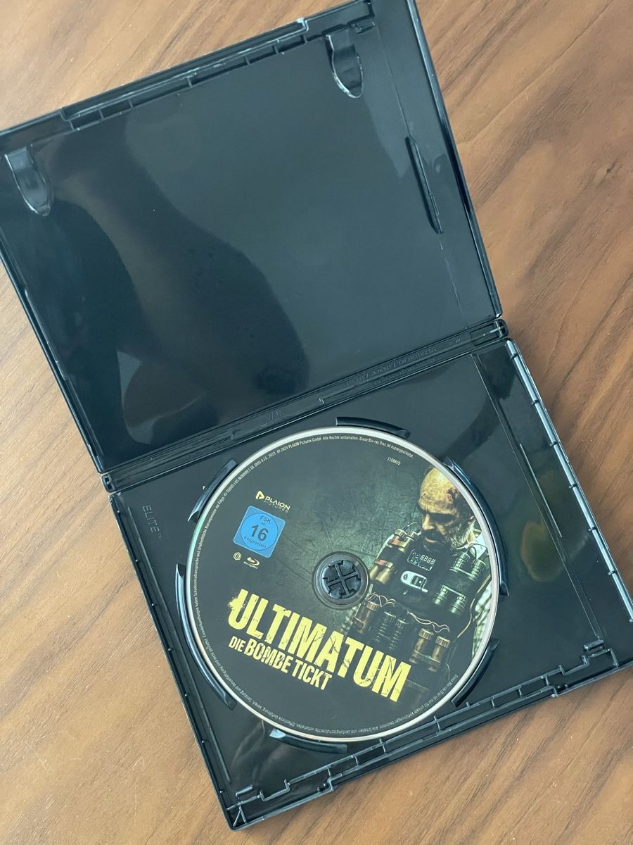 Tutti i DVDs: Ultimatum Blu-ray – Nuovo (secondo la descrizione) da Basel venduto da Eva_Cuomo 2