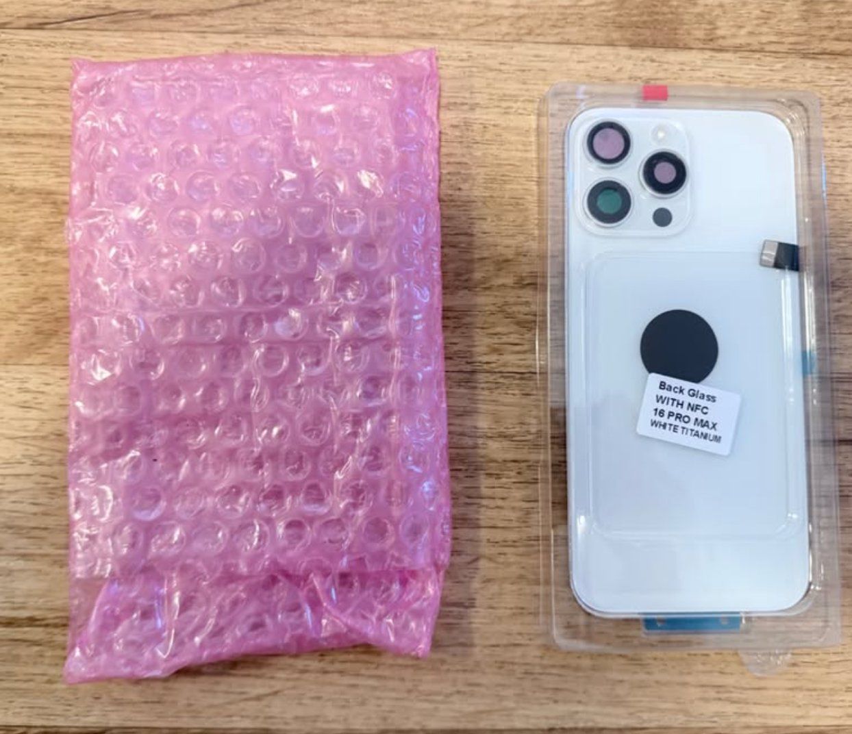 Apple Portables: Vitre arrière - iPhone 16 Pro Max - Neuf – Neuf avec emballage d'origine à Lutry par ced_mk9t