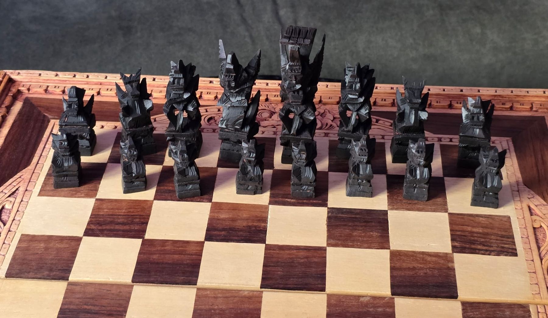Giochi: Schönes Schachbrett aus Holz, handgeschnitzt & Backgammon – Nuovo (secondo la descrizione) da Rheinsulz venduto da Dred 3