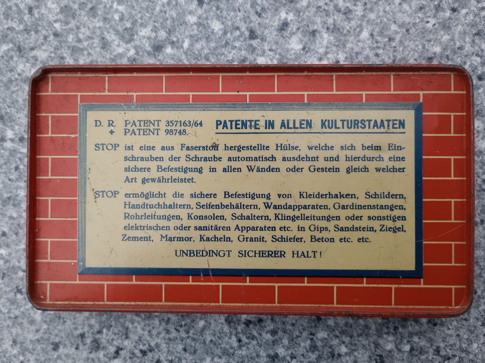 Pots: alte Blechdose Universal-Dübel – D'occasion à Herisau par ACm9 6