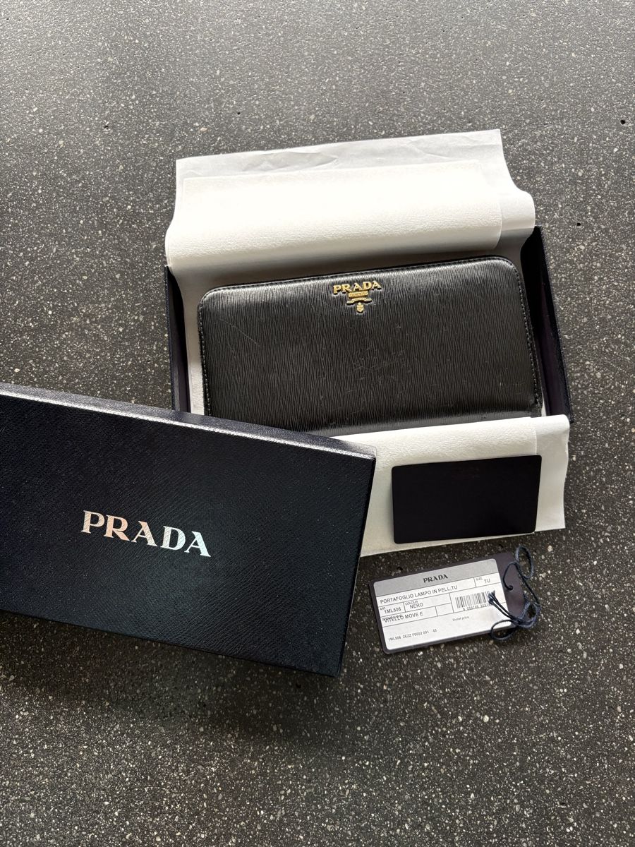 Prada Portafogli: Prada Portemonnaie Geldbörse wallet – Usato da Duggingen venduto da AlexFlomi