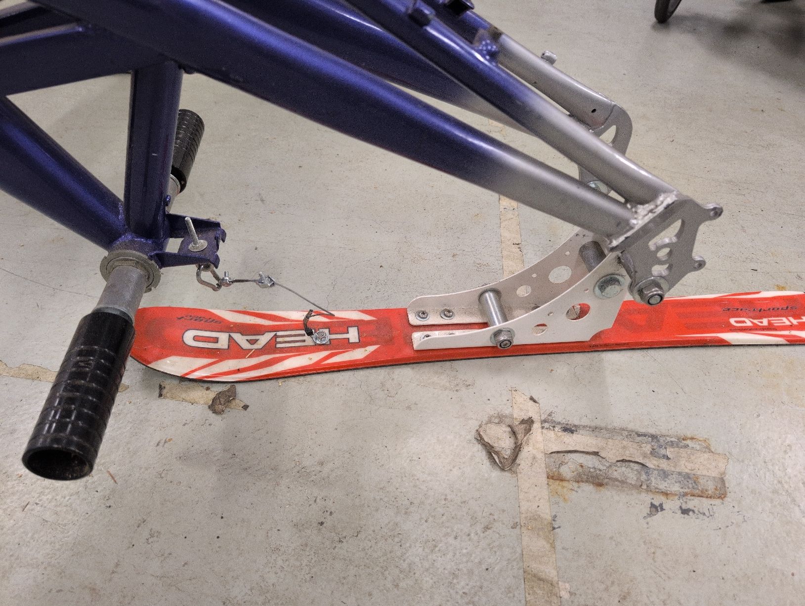 Slitta: Skibike Fully Eigenbau mit Head Ski – Difettoso da Brunnen venduto da Tribolonotus 4