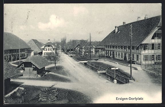 Cartoline postali: AK Ersigen, Blick auf den Dorfplatz – Usato da Berlin venduto da bartko-reher