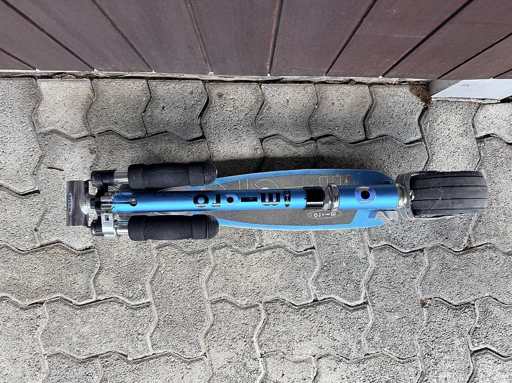 Kickboard: Blauer Micro Rocket Scooter mit extrabreiten Rollen – Usato da St.Gallen venduto da fam_lzq6 3