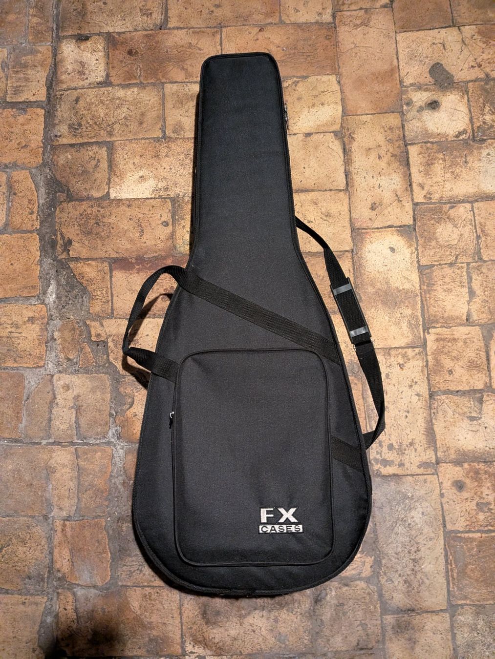 Taschen: Gitarrenhülle – Gebraucht aus Zürich von aat48